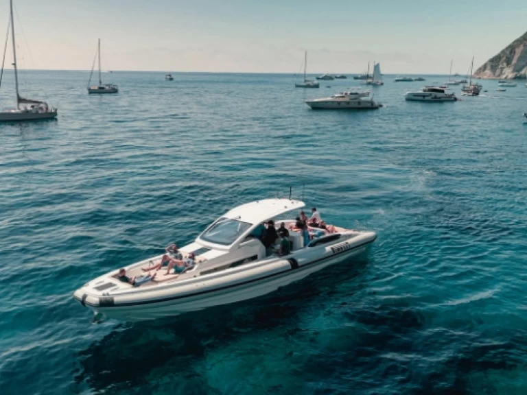 Huur RIB met of zonder schipper Pirelli in Napels