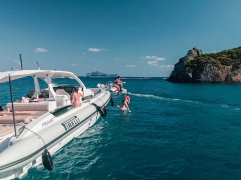 RIB te huur in Napels voor de beste prijs