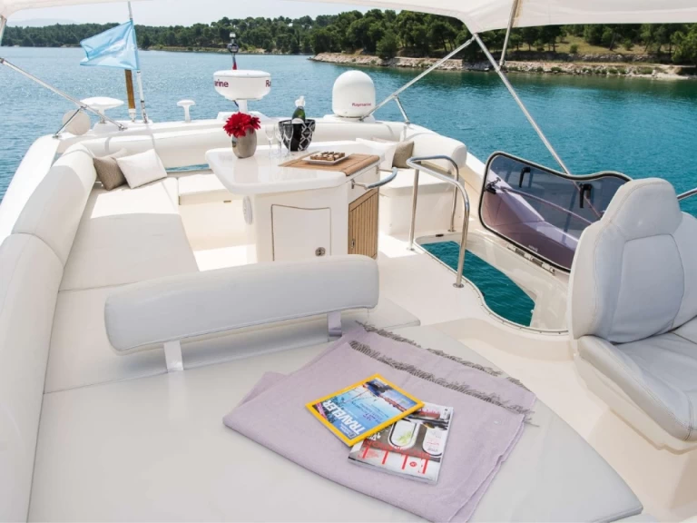 Bootverhuur Antibes goedkoop Azimut 47 Fly