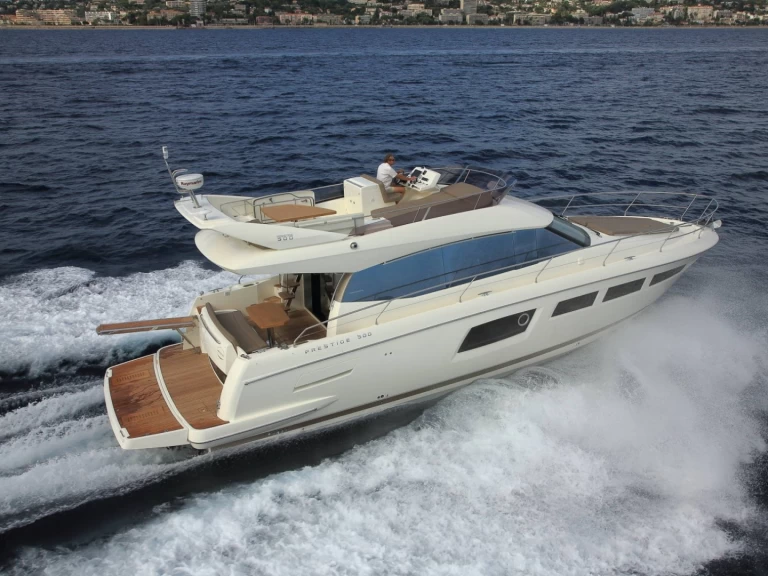 Huur Motorboot met of zonder schipper Prestige in Antibes