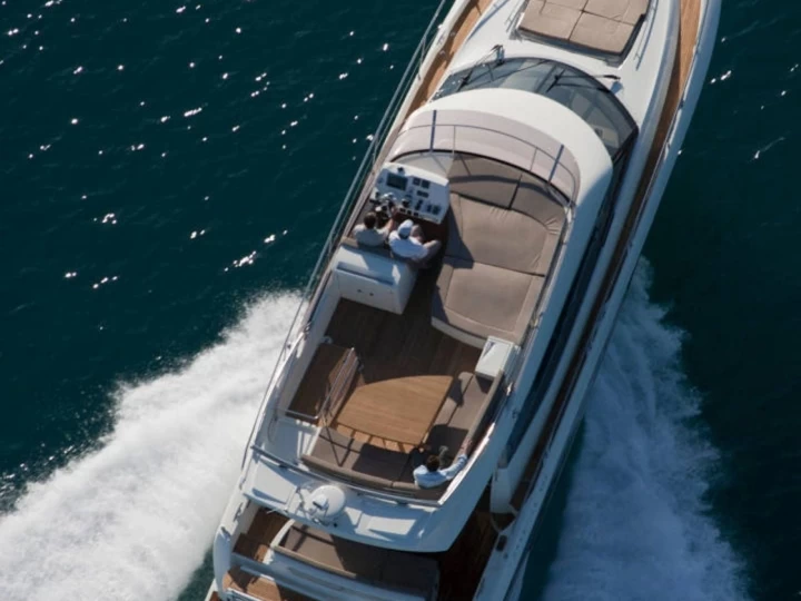 Verhuur Motorboot Prestige met vaarbewijs