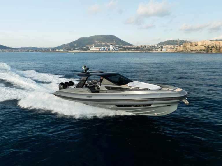 Bootverhuur Porto Badino goedkoop Salpa Soleil 52