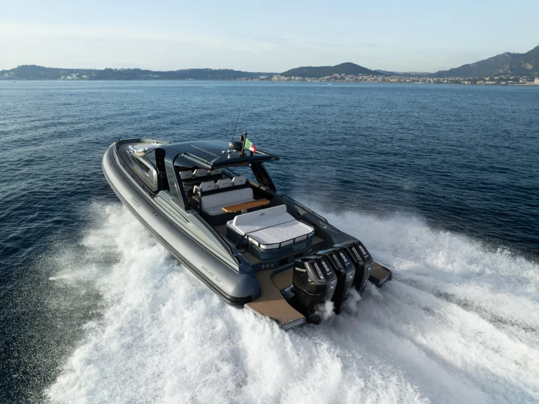 Motorboot te huur in Poltu Quatu voor de beste prijs