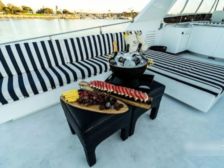 Jachthuur in Newport Beach - Custom Motor Yacht via SamBoat
