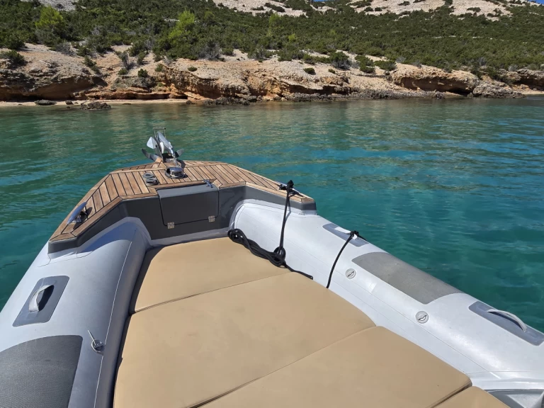 Verhuur RIB Grginić met vaarbewijs