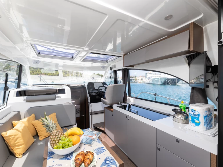 Bootverhuur Bénéteau Antares 11 OB in Rogoznica via SamBoat