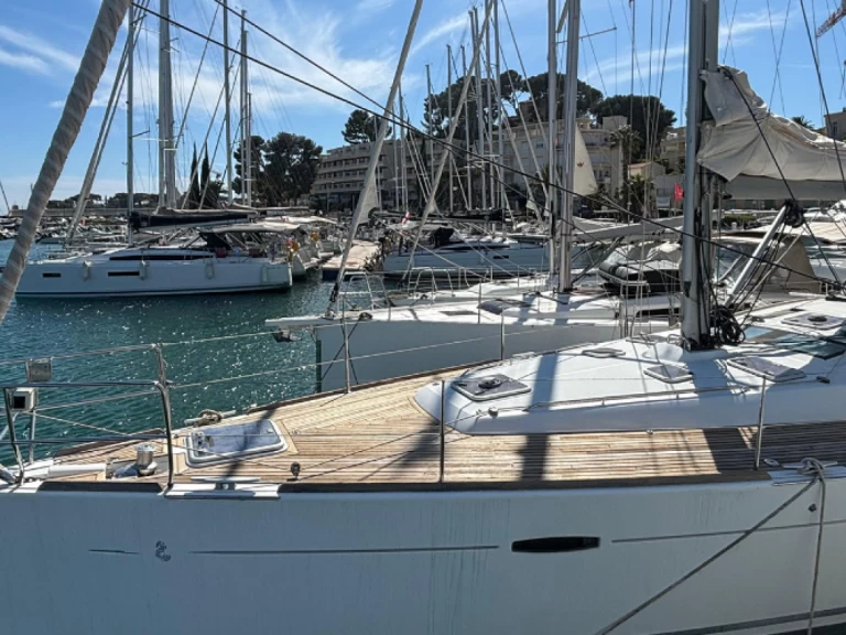 Huur Zeilboot met of zonder schipper Bénéteau in Hyères
