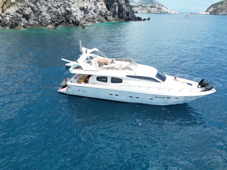 Huur een Rizzardi Techenma 65 Fly in Sorrento