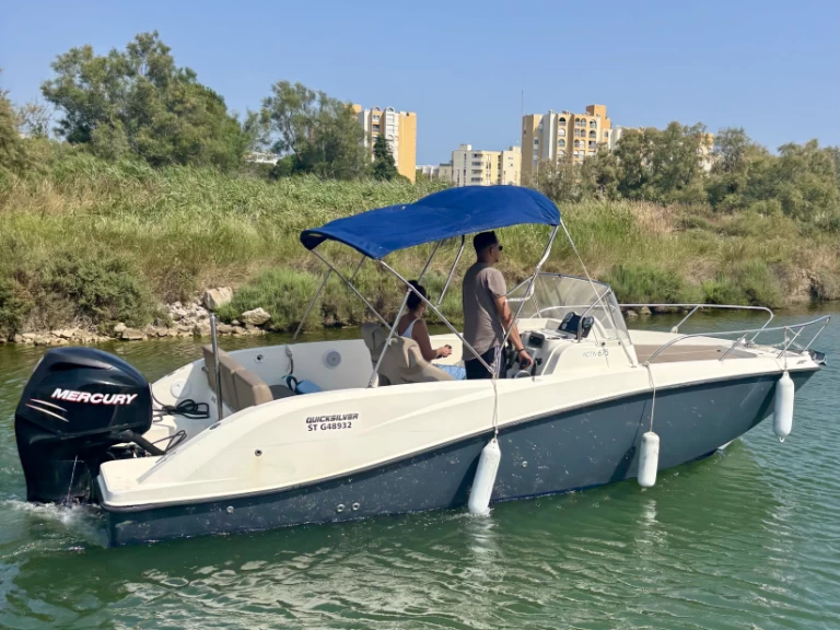 Bootverhuur Carnon-Plage goedkoop Activ 675 Sundeck