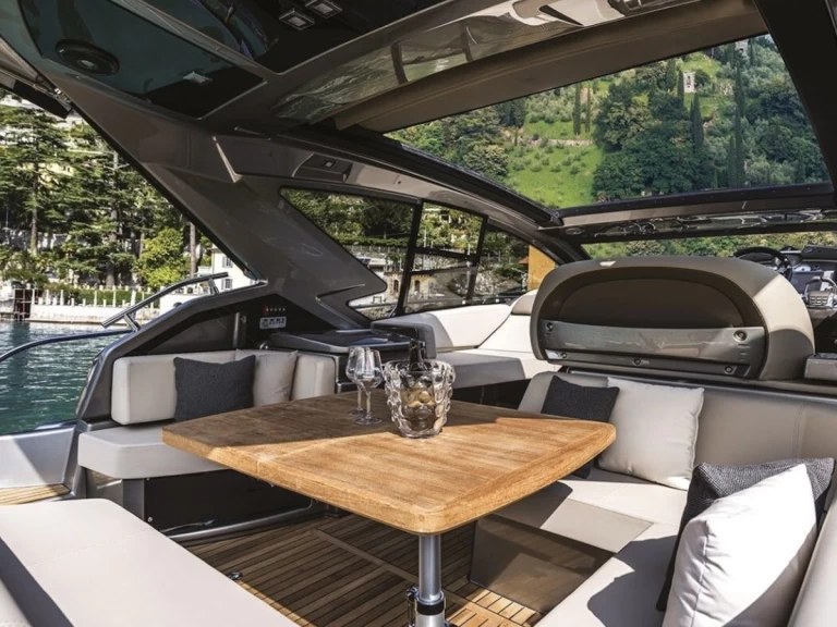 Jachthuur in Beaulieu-sur-Mer - Cranchi Cranchi M44 HT via SamBoat