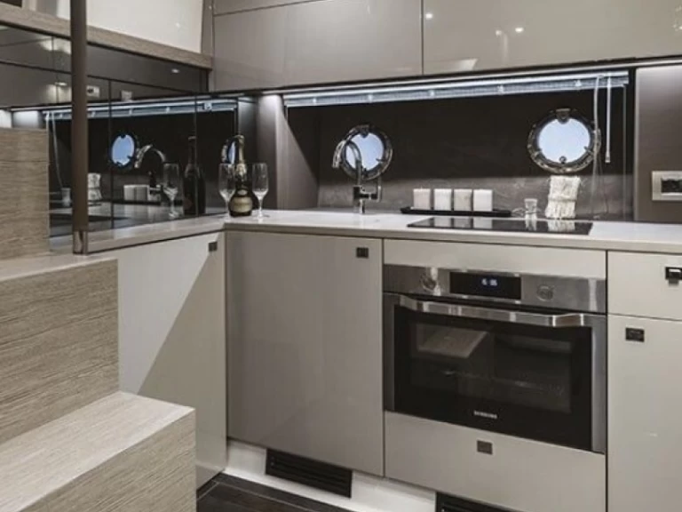 Bootverhuur Beaulieu-sur-Mer goedkoop Cranchi M44 HT