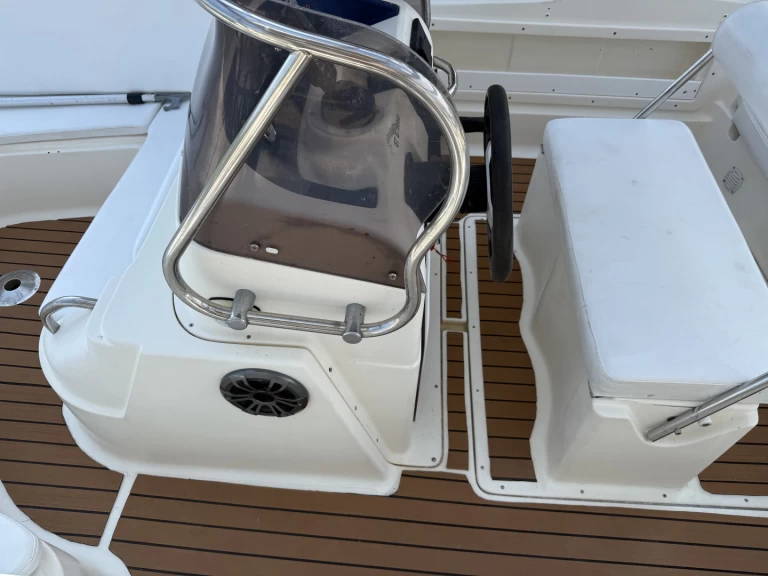 Verhuur Motorboot Ranieri met vaarbewijs