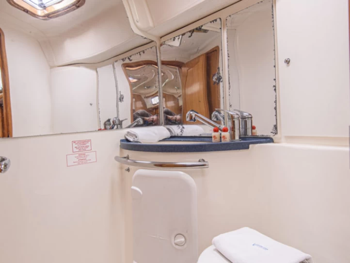 Huur een Bavaria Cruiser 37 in San Vincenzo