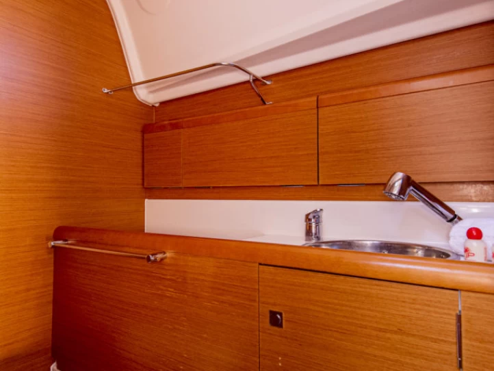 Huur Zeilboot met of zonder schipper Jeanneau in San Vincenzo