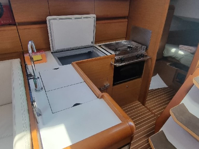 Jeanneau Sun Odyssey 419 te huur van particulier of professional in San Vincenzo