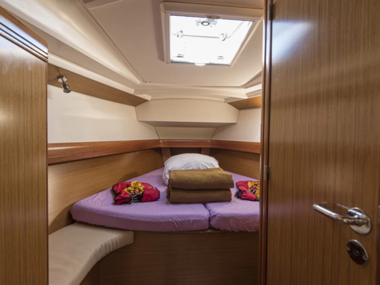 Huur Zeilboot met of zonder schipper Jeanneau in San Vincenzo