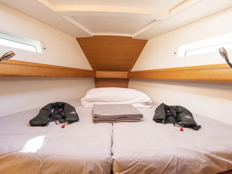 Huur een Jeanneau Sun Odyssey 439 in San Vincenzo