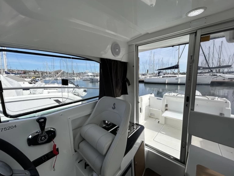 Verhuur Motorboot Bénéteau met vaarbewijs