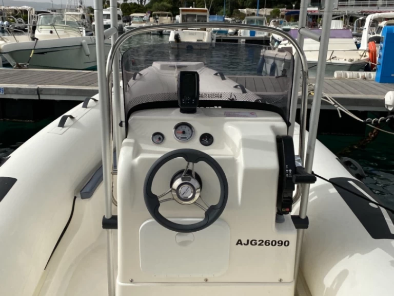 Bootverhuur Porto Pollo goedkoop Marsea SP 90