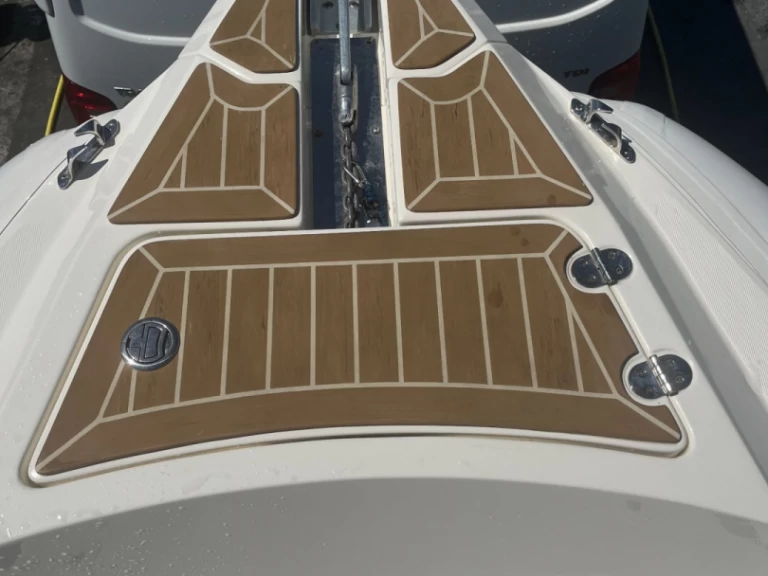 Bootverhuur Port Grimaud goedkoop CAPELLI 700 TEMPEST OPEN