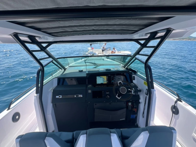 Verhuur Jacht Axopar met vaarbewijs