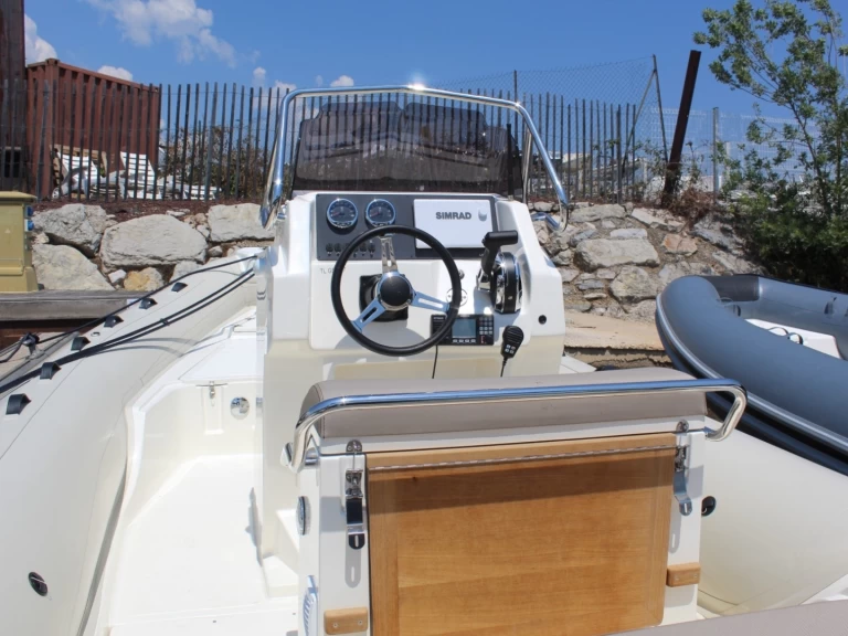 RIB te huur in Hyères voor de beste prijs