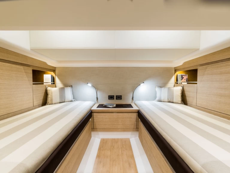 Pardo Yachts Pardo 43 te huur van particulier of professional in Port Grimaud