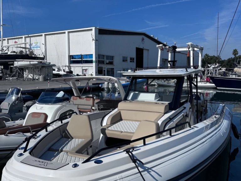 Bootverhuur Zodiac X10CC in Cogolin via SamBoat