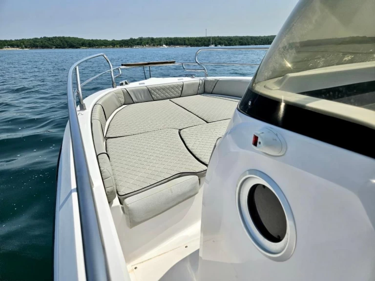 Verhuur Motorboot Ranieri met vaarbewijs