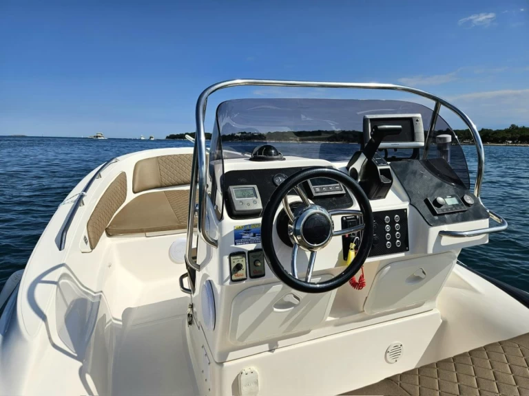 Bootverhuur Zar 650 Suite in Funtana-Fontane via SamBoat