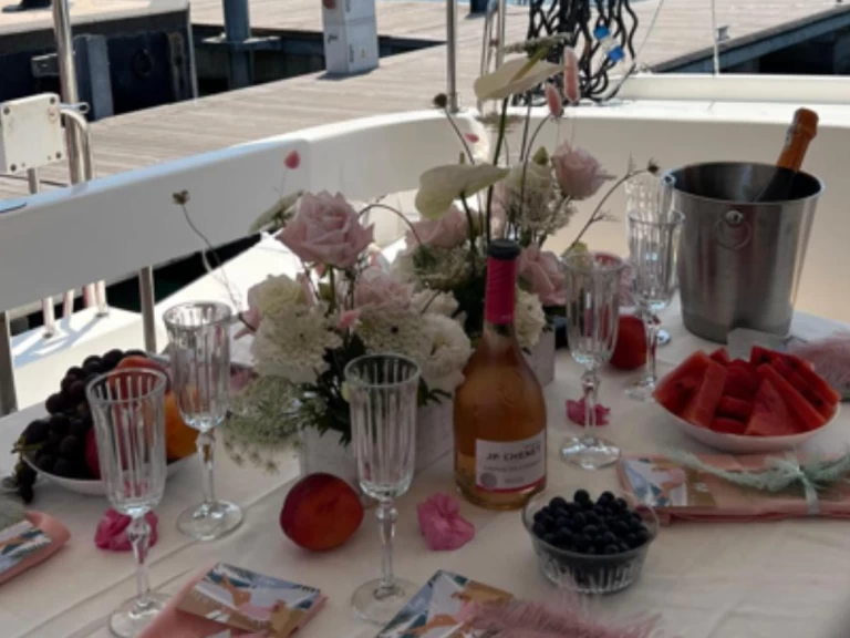 Huur een Fountaine Pajot Lipari 41 in Porto Montenegro