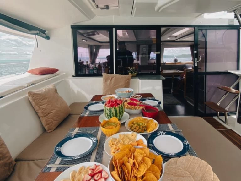 Verhuur Motorboot Fountaine Pajot met vaarbewijs