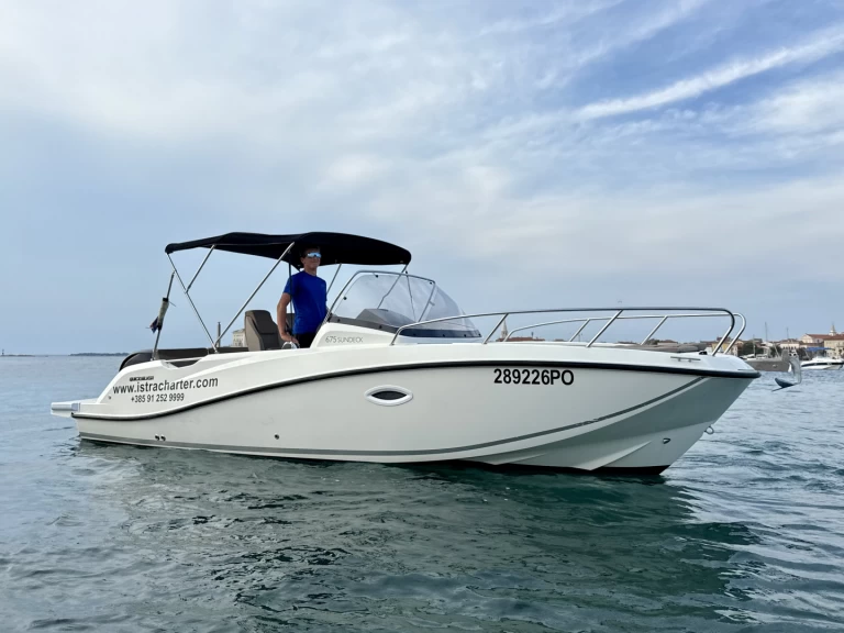 Motorboot te huur in Porec Port voor de beste prijs