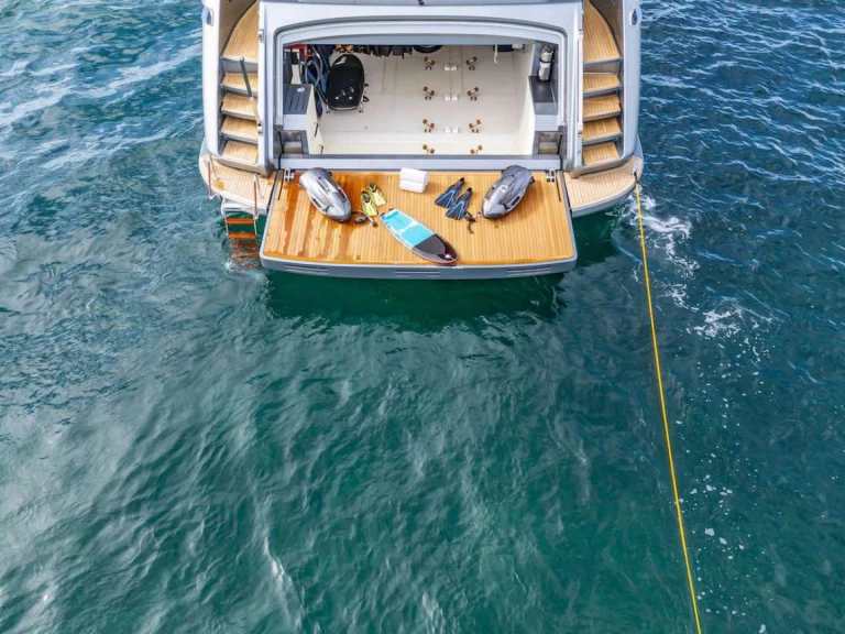 Bootverhuur Riva NO SURRENDER in Newport via SamBoat