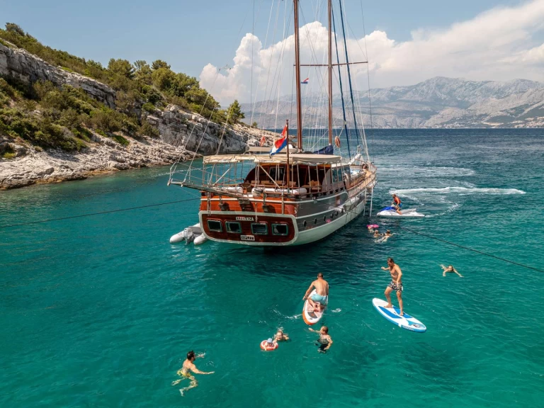 Huur een Custom Eleganza in Split