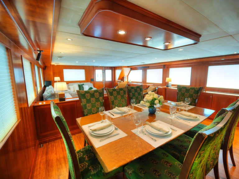 Huur een Custom VOYAGER in Valletta