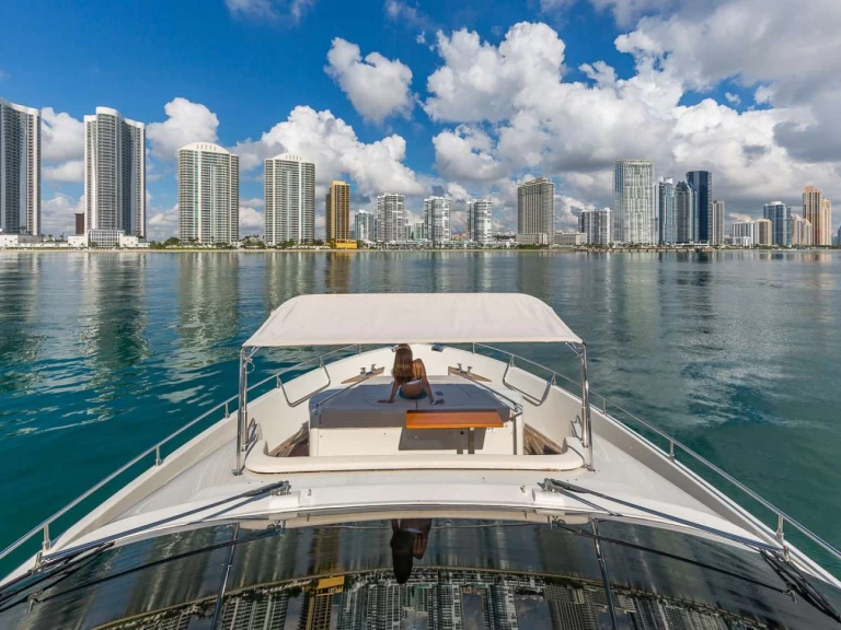 Huur een  Dominator S.r.l GOLDEN 3 in Miami