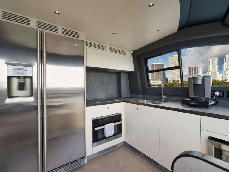 Huur Jacht met of zonder schipper Azimut in Aventura