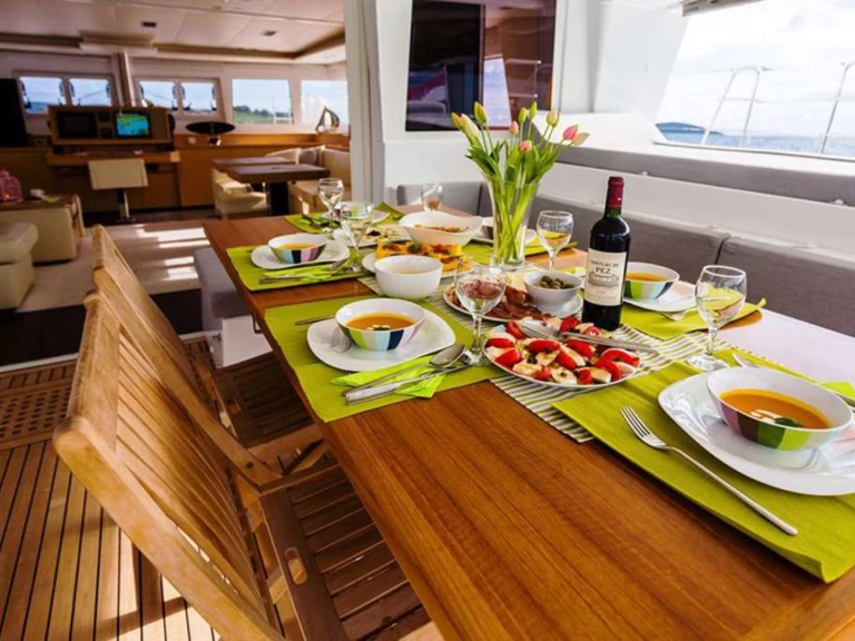 Jachthuur in Palermo - Lagoon BLUE DESTINY via SamBoat