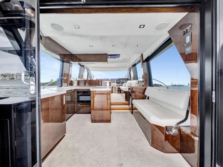 Huur een Galeon Infinity in Miami
