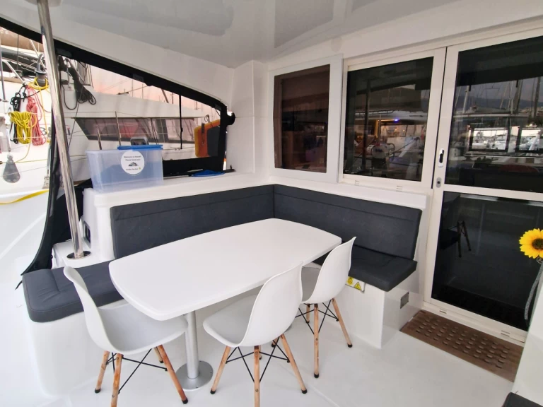 Verhuur Catamaran Lagoon met vaarbewijs