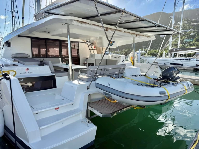 Verhuur Catamaran Fountaine Pajot met vaarbewijs
