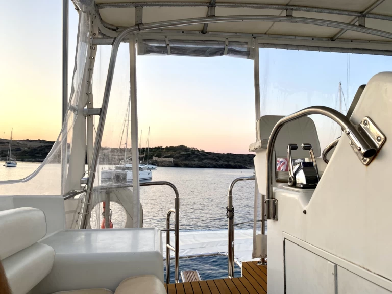 Jachthuur in Serifos -  Hatteras 50 Convertible via SamBoat