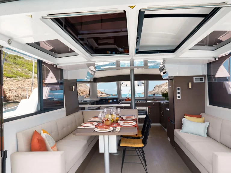 Catamaran te huur in Port-Camargue voor de beste prijs