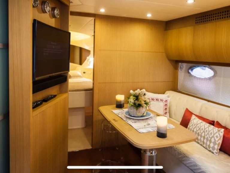 Bootverhuur Pershing Pershing 56 HT in Porto di Salerno via SamBoat