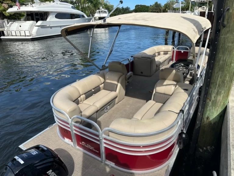 Bootverhuur Suntracker DLX 24 Party Barge in Fort Lauderdale via SamBoat