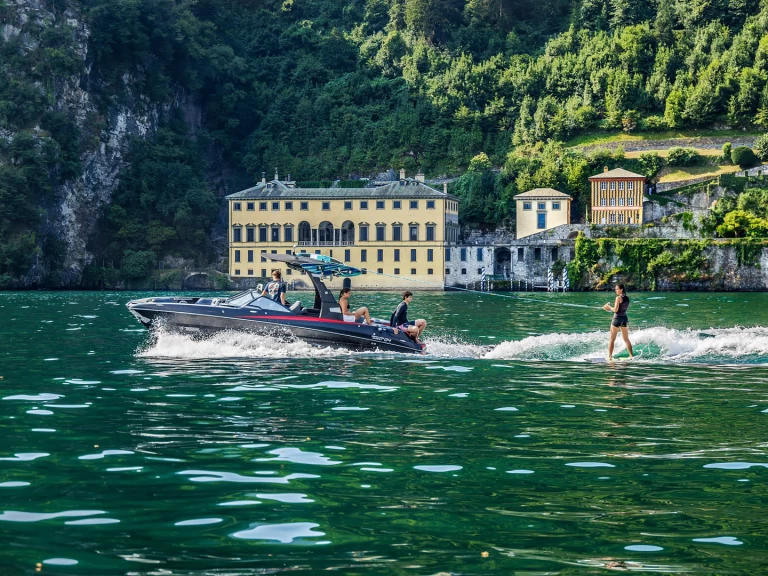 Motorboot te huur in Como (City) voor de beste prijs