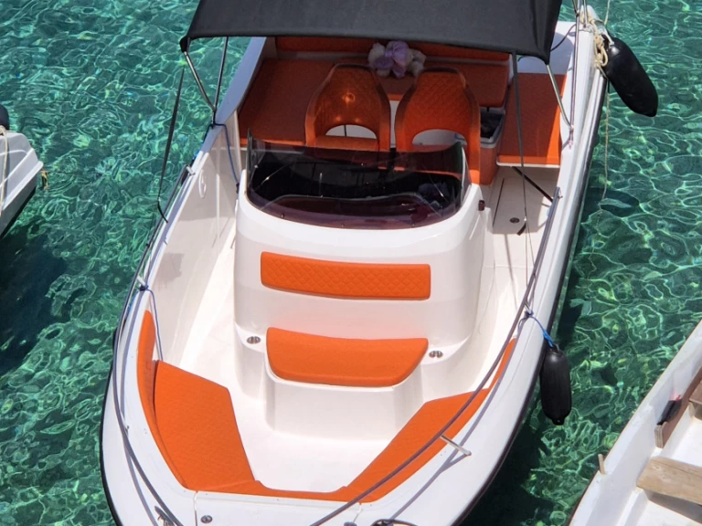 Huur een Cap755cc Cap755cc in Makarska