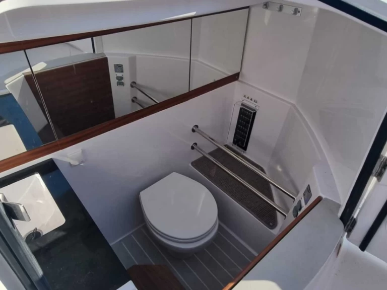 Bootverhuur Trogir goedkoop Axopar 28 T-Top