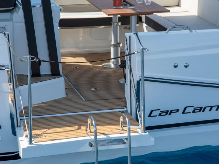 Huur Motorboot met of zonder schipper Jeanneau in Roses